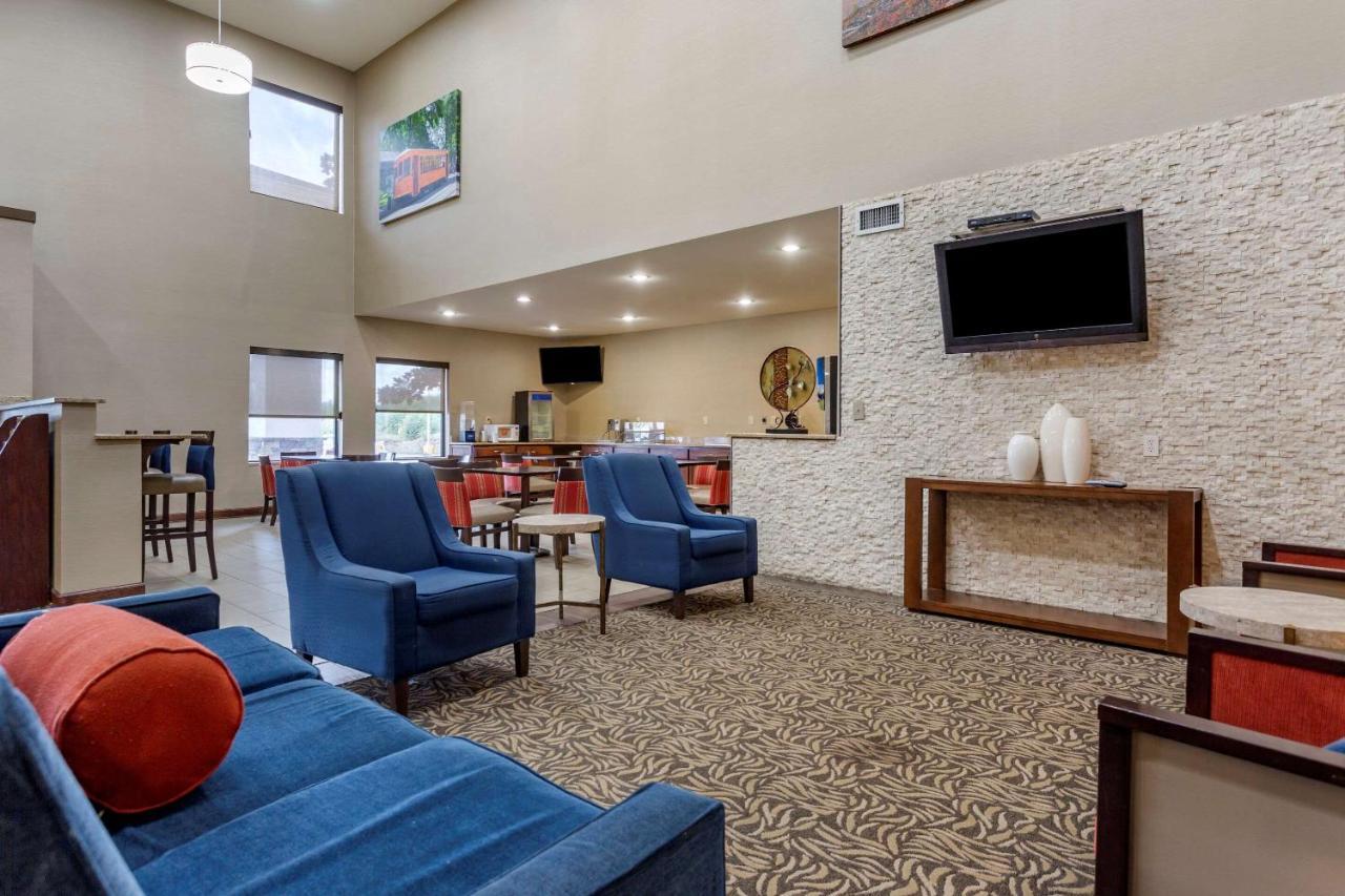 Comfort Suites Memphis Bagian luar foto