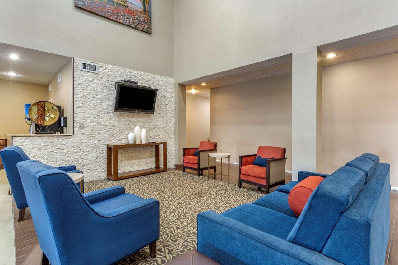 Comfort Suites Memphis Bagian luar foto
