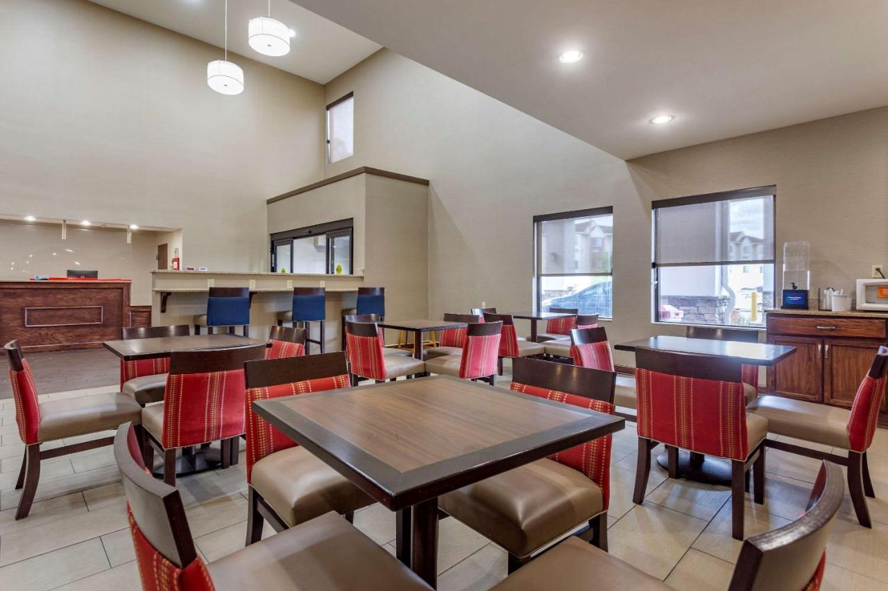 Comfort Suites Memphis Bagian luar foto