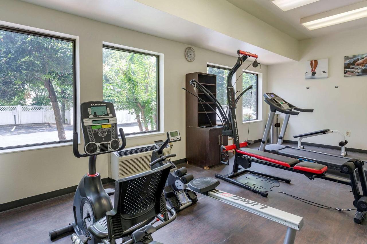Comfort Suites Memphis Bagian luar foto